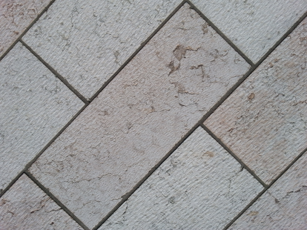 Piastrelle-in-pietra-della-Lessinia-pavimenti-per-esterni-padova-venezia-ciottoli-di-fiume