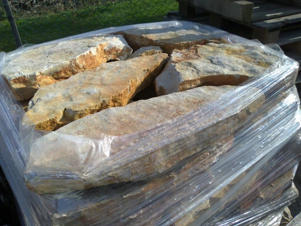 pietra-trani-gigante-arredo-giardino